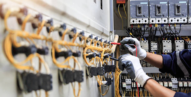 Professional Electrician technician working in Greenville, DE